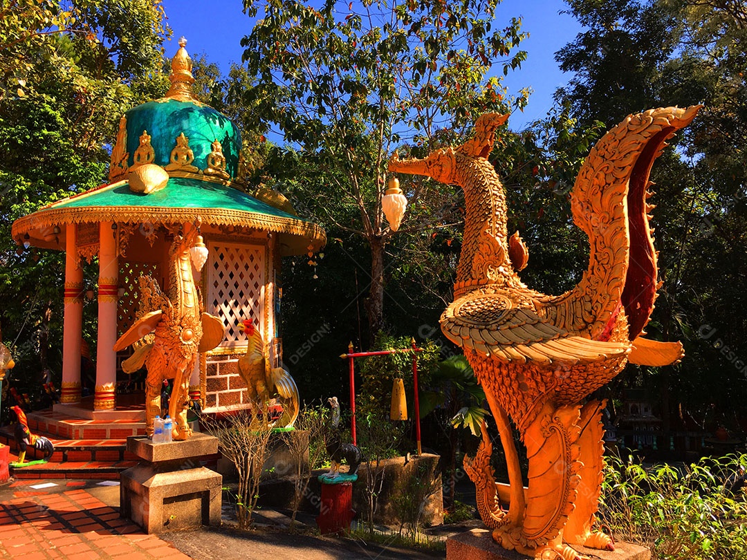 Estátua sobre lugar turístico