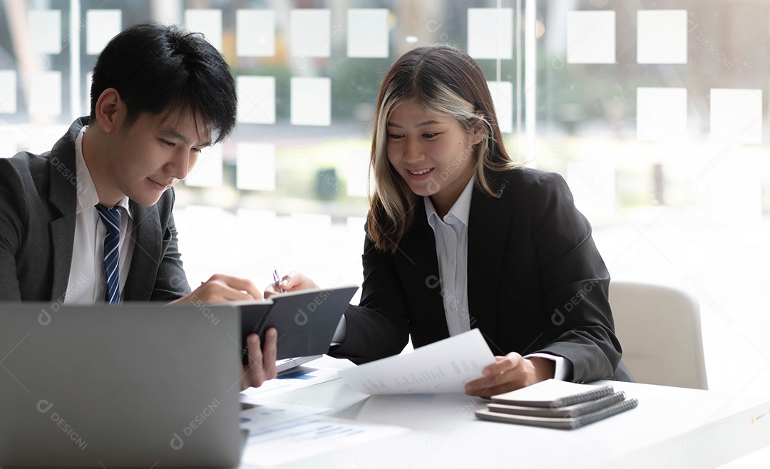 Jovens de Empresários Reunião Conferência Discussão Corporativa