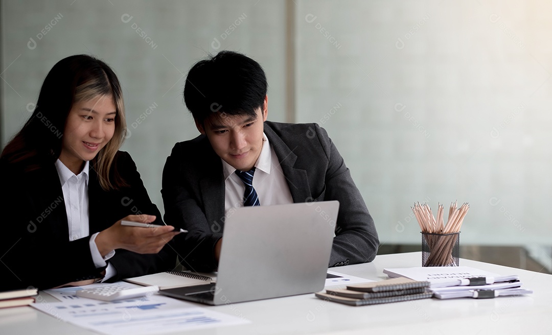 Consulta da equipe de gestores de fundos e discussão sobre análise