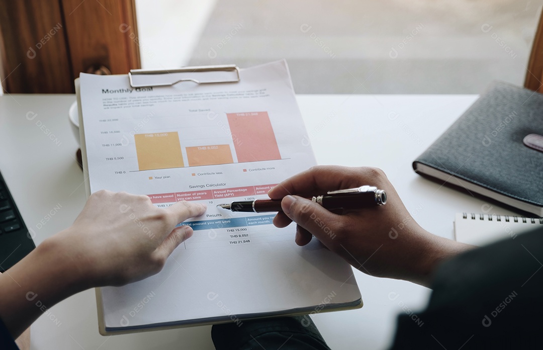 Reunião de empresários para discutir a situação no mercado