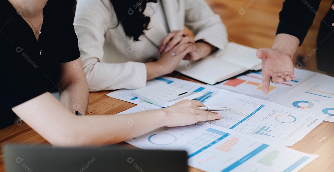 Jovens de empresários reunião conferência discussão