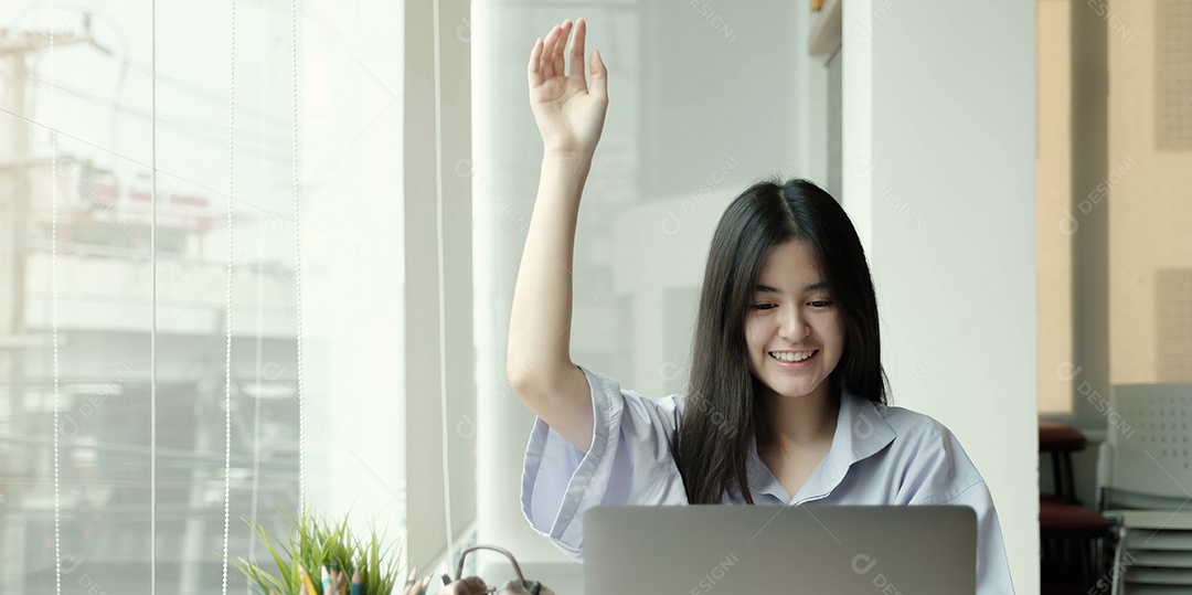 Aluna asiática, aula de aprendizado on-line, estudo de videochamada on-line