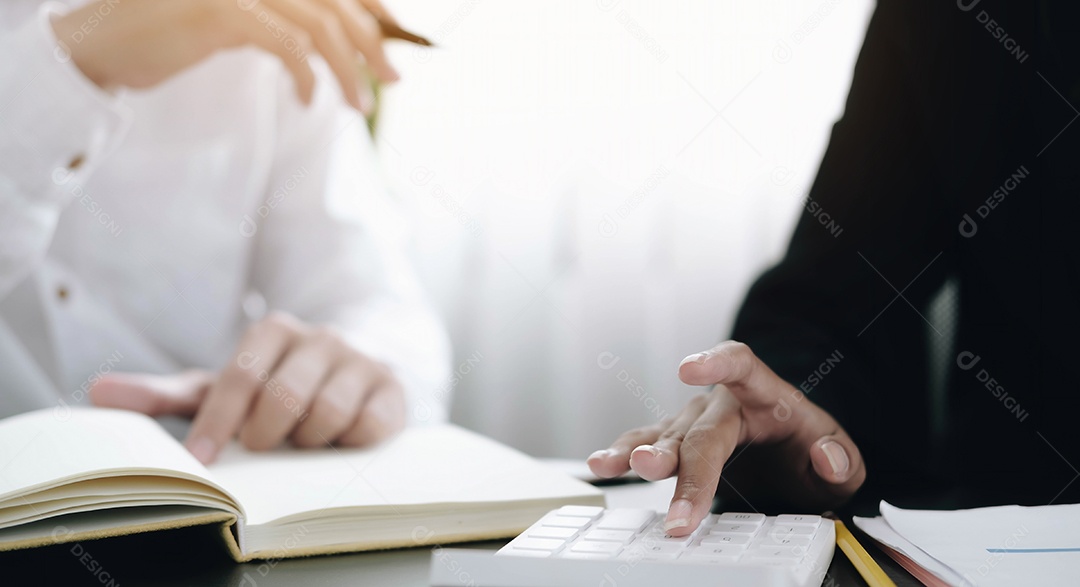 Jovens de Empresários Reunião Conferência Discussão Corporativa