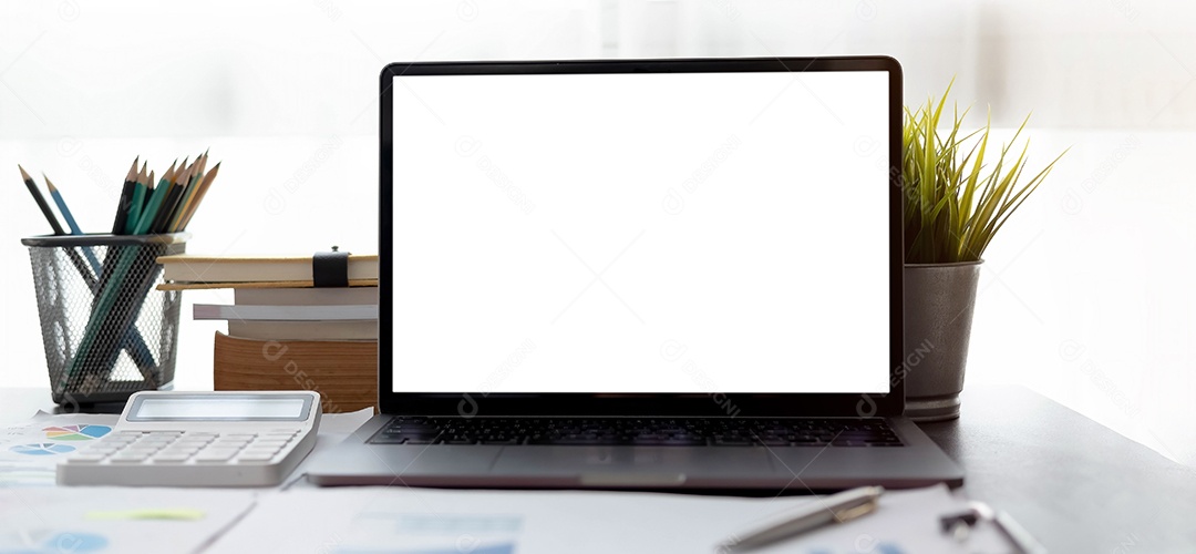 Computador portátil de tela em branco