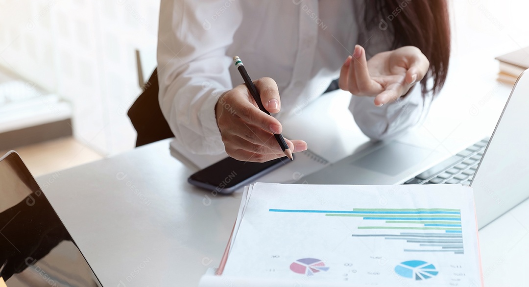 Reunião de empresários para discutir a situação no mercado