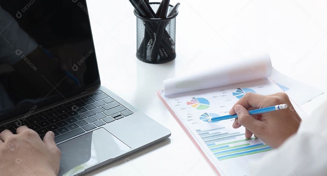 Reunião de empresários para discutir a situação no mercado.