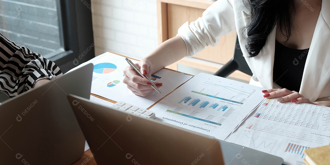 Jovens de Empresários Reunião Conferência Discussão Corporativa