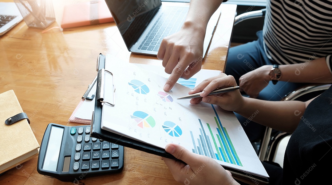 Reunião de empresários para discutir a situação no mercado