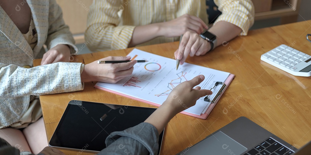 Jovens de Empresários Reunião Conferência Discussão Corporativa