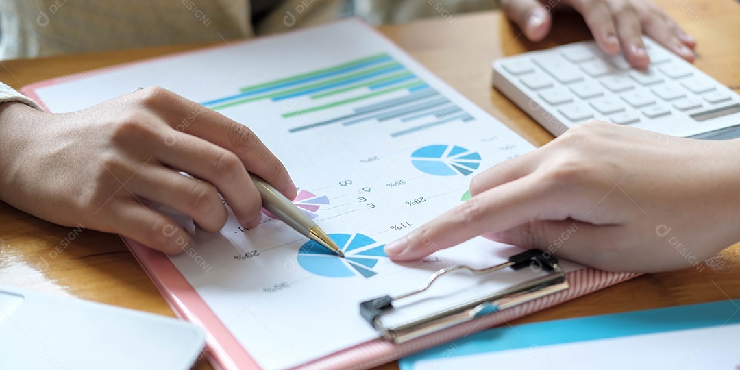 Reunião de empresários para discutir a situação no mercado