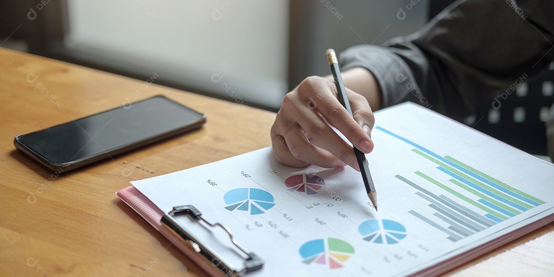 Reunião de empresários para discutir a situação no mercado