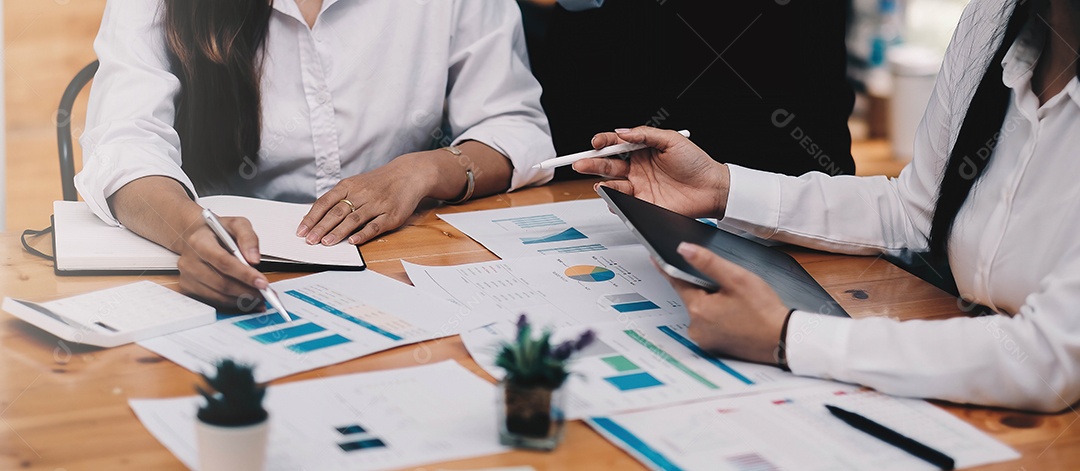 Jovens de Empresários Reunião Conferência Discussão Corporativa