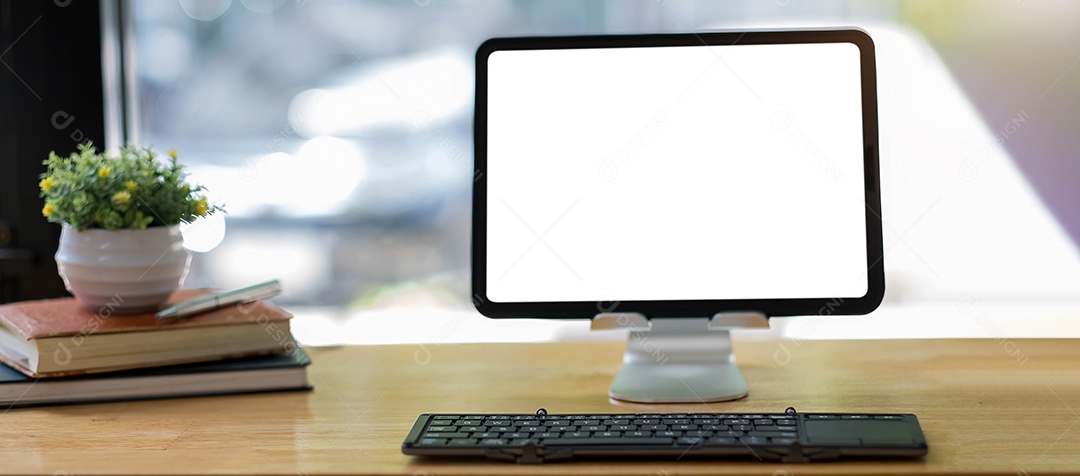 Computador portátil de tela em branco e fundo do espaço de trabalho