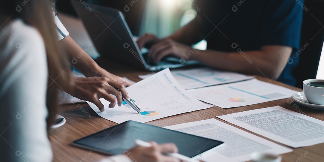 Jovens de Empresários Reunião Conferência Discussão Corporativa