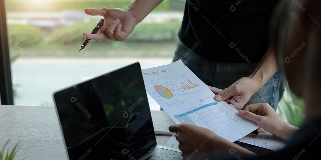 Jovens de Empresários Reunião Conferência Discussão Corporativa