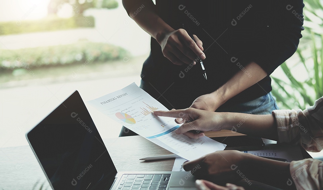 Conceito de trabalho de discussão de conferência de reunião de pessoas de negócios