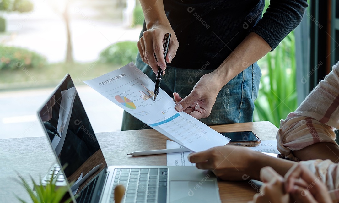 Conceito de trabalho de discussão de conferência de reunião de pessoas de negócios