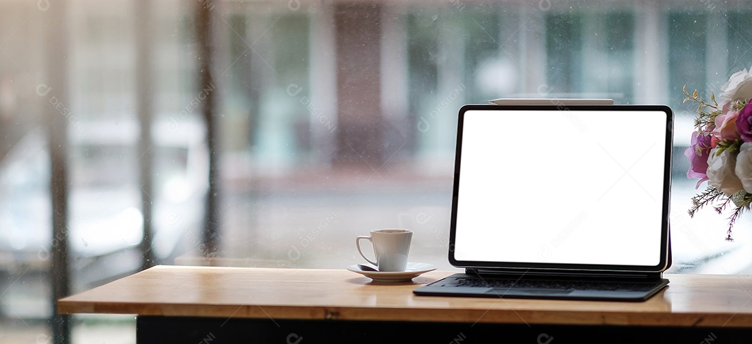 Computador portátil de tela em branco e fundo do espaço de trabalho