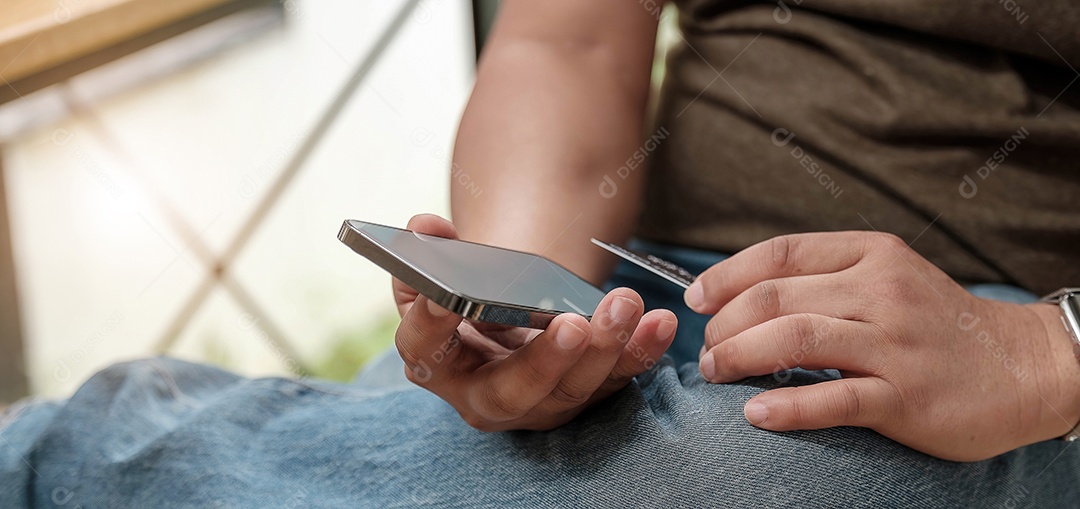 Banco on-line com telefone inteligente