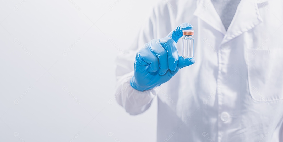 Médicos ou cientistas estão usando vacinas para combater o COVID-19