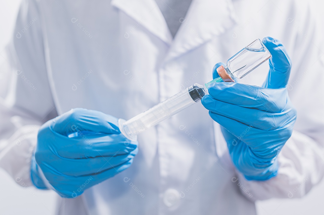 Médicos ou cientistas estão usando vacinas para combater o COVID-19