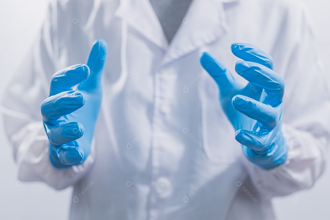 Médicos ou cientistas estão usando vacinas para combater o COVID-19