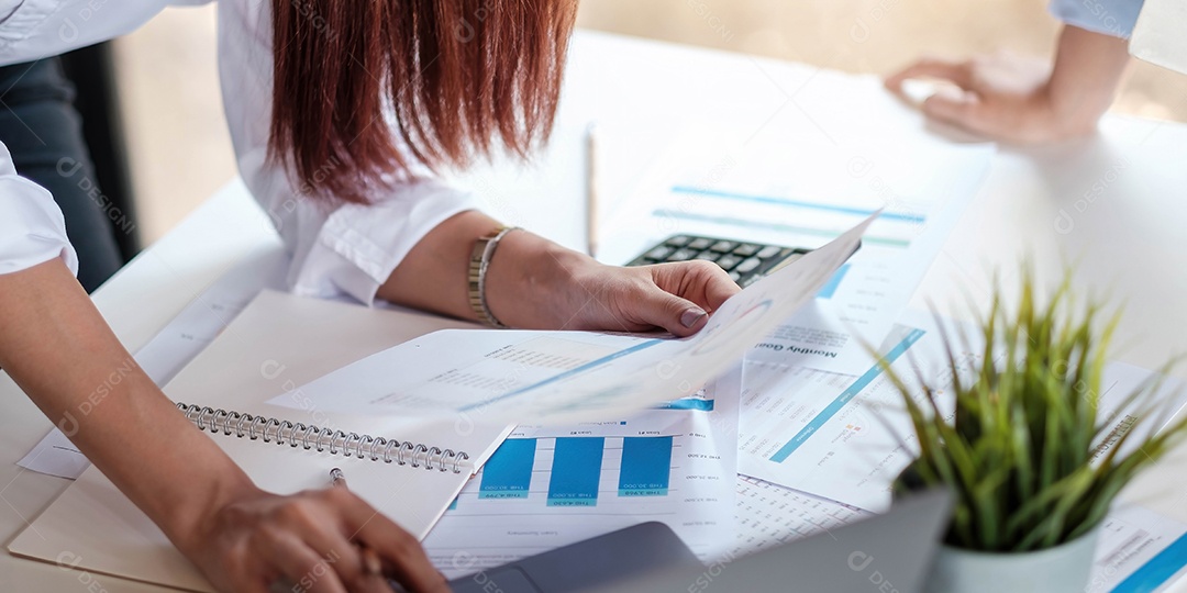 Jovens de Empresários Reunião Conferência Discussão Corporativa