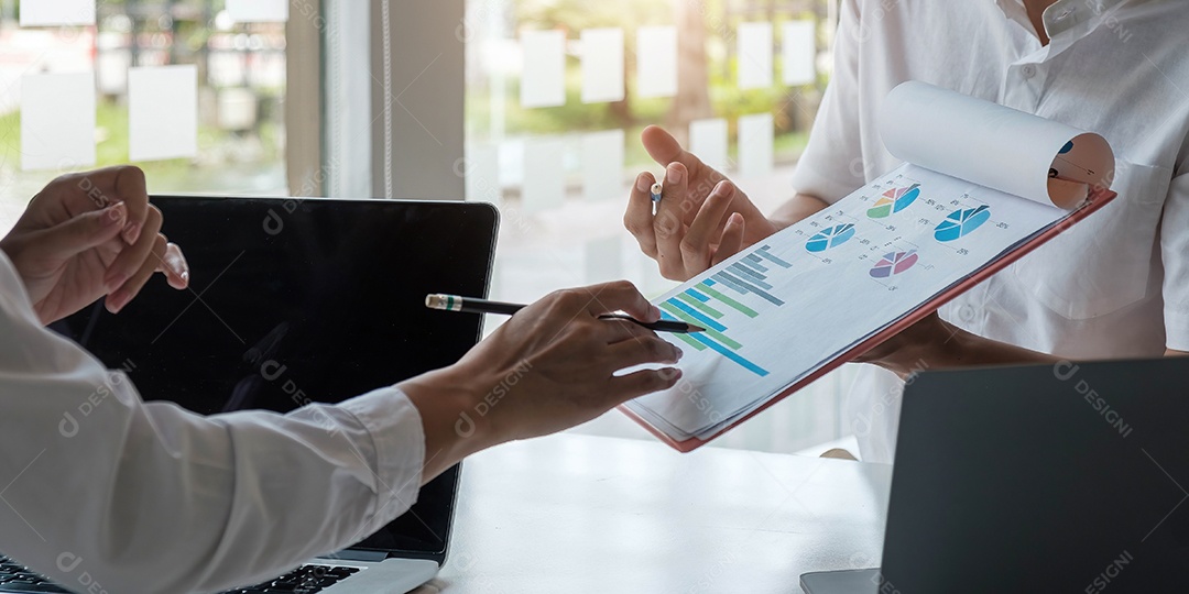 Reunião de empresários para discutir a situação no mercado