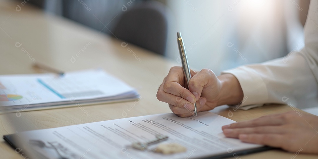 Contrato de assinatura de mulher, contrato de trabalho