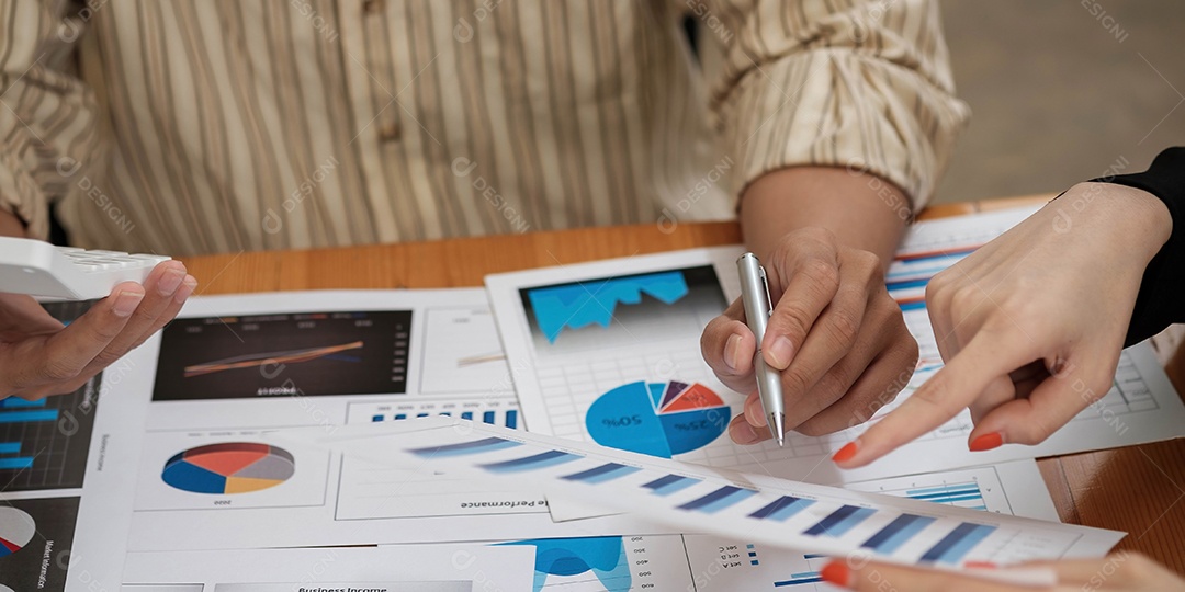 Reunião de empresários para discutir a situação no mercado.