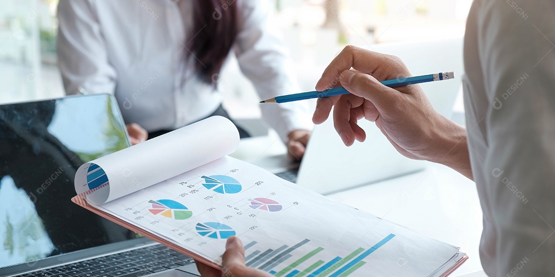 Reunião de empresários para discutir a situação no mercado