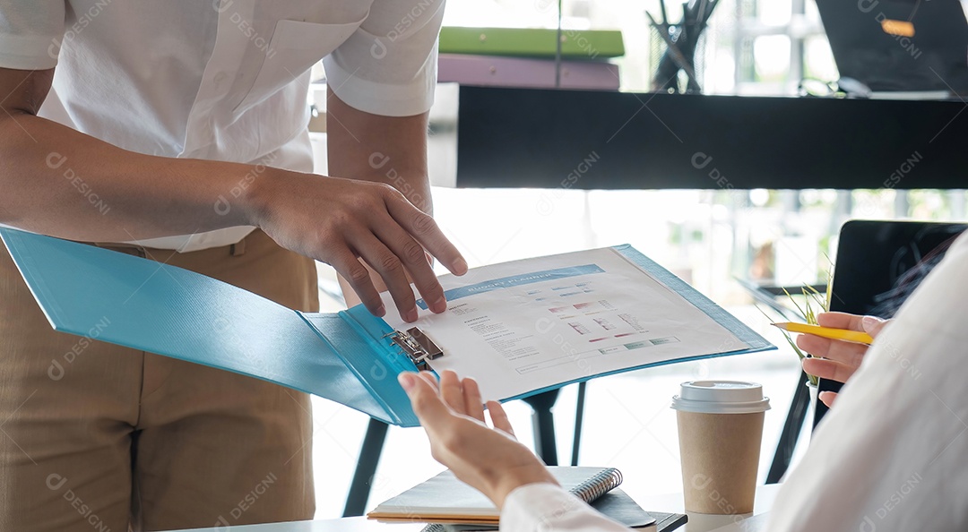 Jovens de Empresários Reunião Conferência Discussão Corporativa