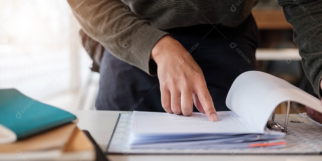 Análise do empresário documentos financeiros, impostos, contabilidade