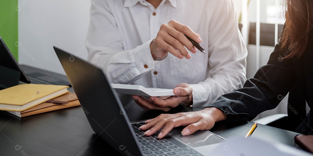 Executivos que encontram-se para discutir a situação no mercado