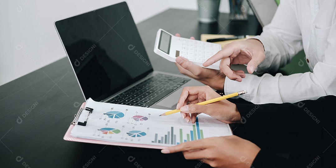 Executivos que encontram-se para discutir a situação no mercado