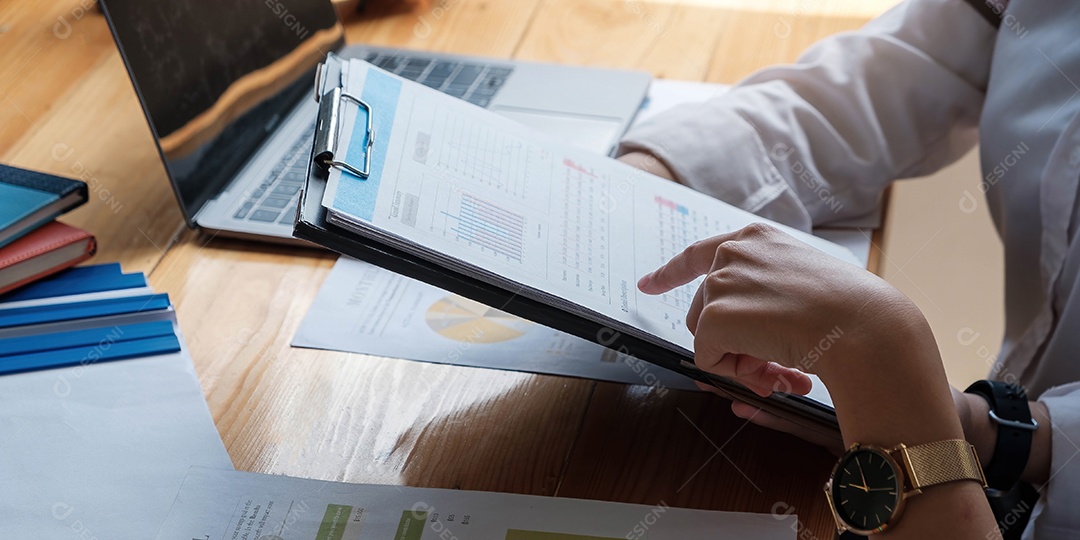 Reunião de empresários para discutir a situação no mercado