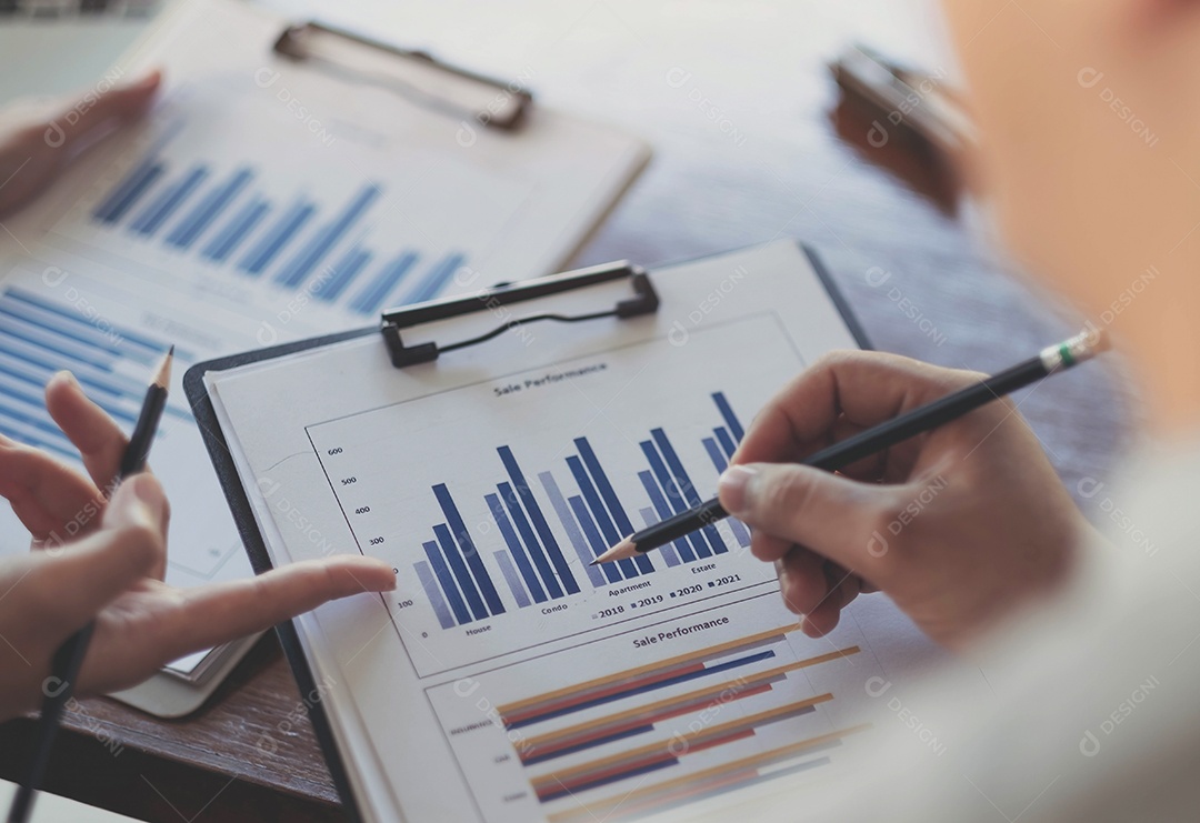 Executivos que encontram-se para discutir a situação no mercado