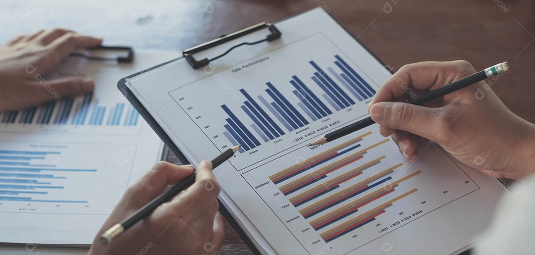 Reunião de empresários para discutir a situação no mercado