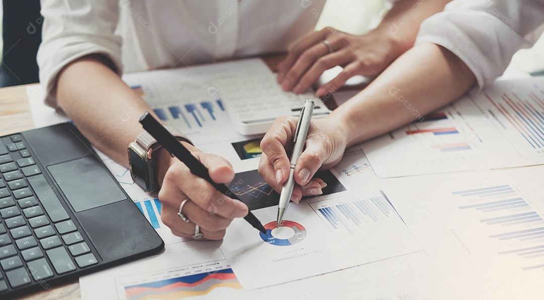 Reunião de empresários para discutir a situação no mercado