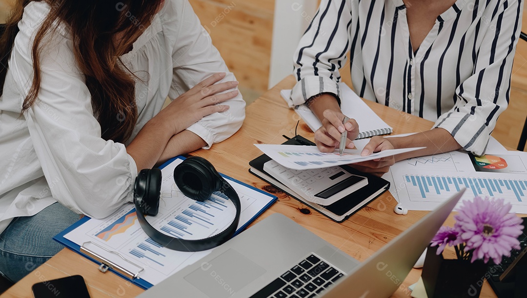 Jovens de Empresários Reunião Conferência Discussão Corporativa