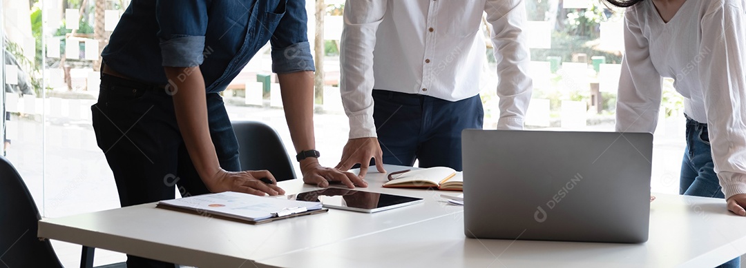 Jovens Empresários Reunião Conferência Discussão Corporativa