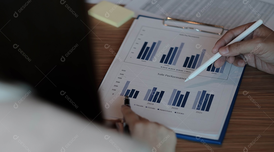 Reunião de empresários para discutir a situação no mercado