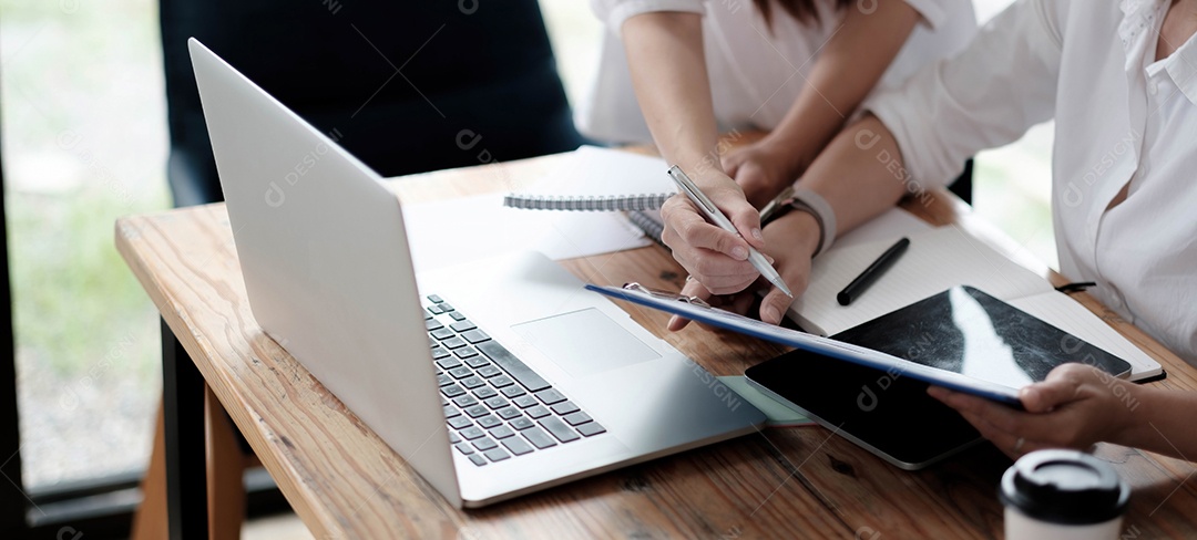 Reunião de empresários para discutir a situação no mercado