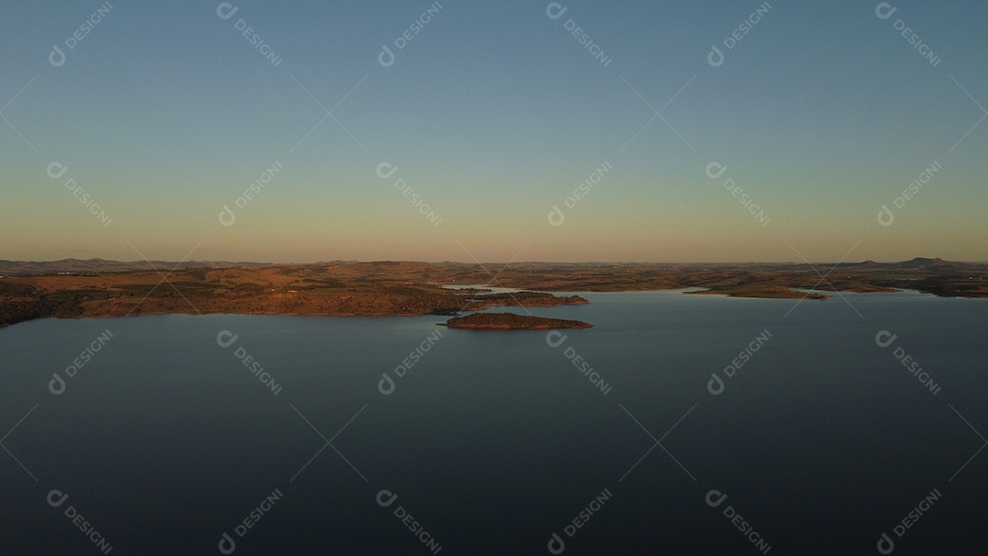 Fazenda ao redores de um rio