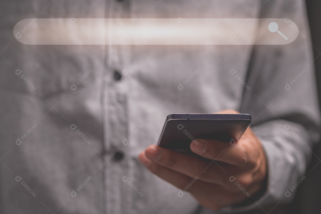 Pesquisando o conceito de rede de informações de dados da Internet, laptop