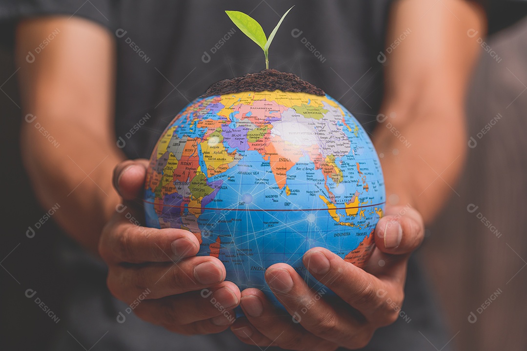 Dia Mundial do Meio Ambiente Ame o mundo Mão segurando um globo