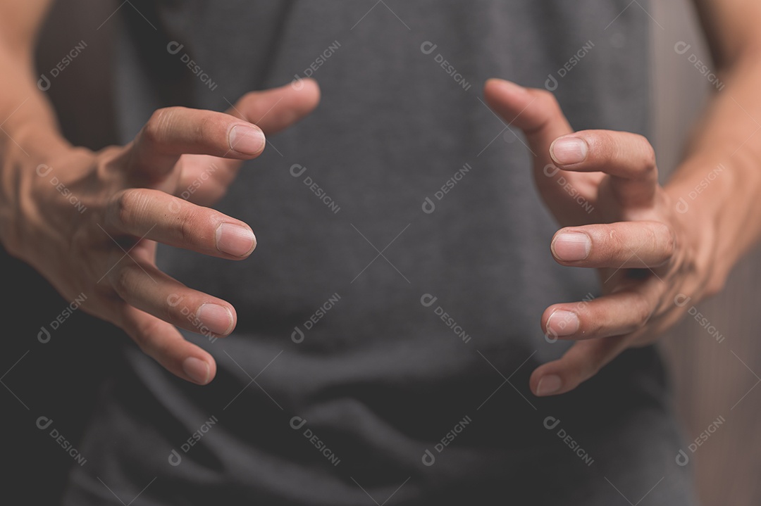 Pesquisando o conceito de rede de informações de dados da Internet, laptop