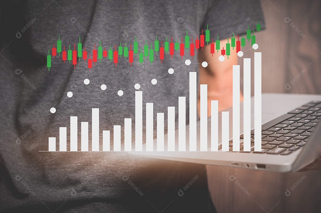 Empresário ou comerciante Os investidores estão mostrando um holograma gráfico de ações.