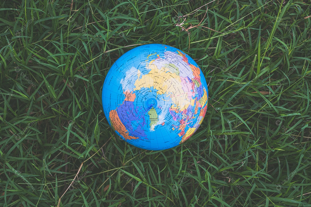 Dia Mundial do Meio Ambiente Ame o mundo Mão segurando um globo