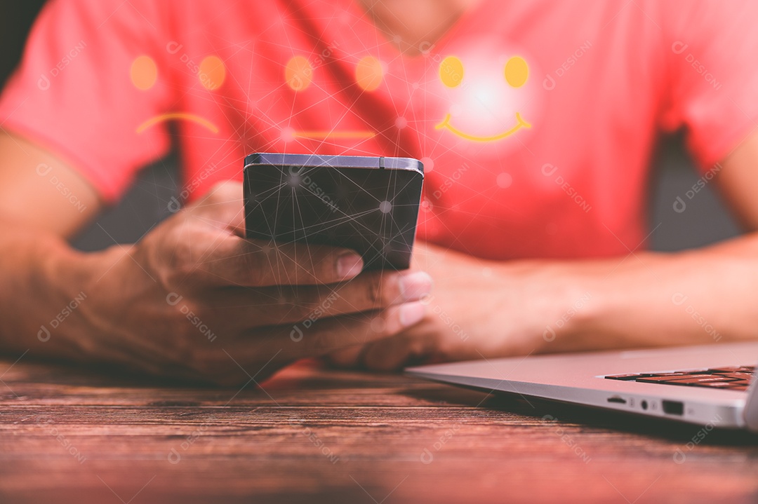 Lâmpada E há um ícone de engrenagem Estoque de investimento e crescimento de negócios